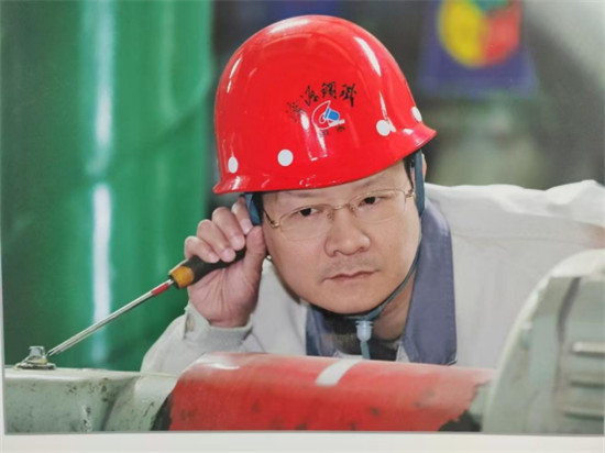 1746066451124991.jpg (官网、公众号)济源钢铁王洪杰荣获“全国劳动模范”称号303.jpg