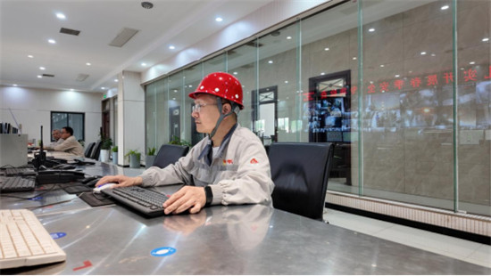 1746066504170315.jpg (官网、公众号)济源钢铁王洪杰荣获“全国劳动模范”称号445.jpg